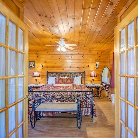 Ladybug Resort Romantic Cabin With Mountain Views, Game Room, Close To Dollywood Sevierville Exterior foto