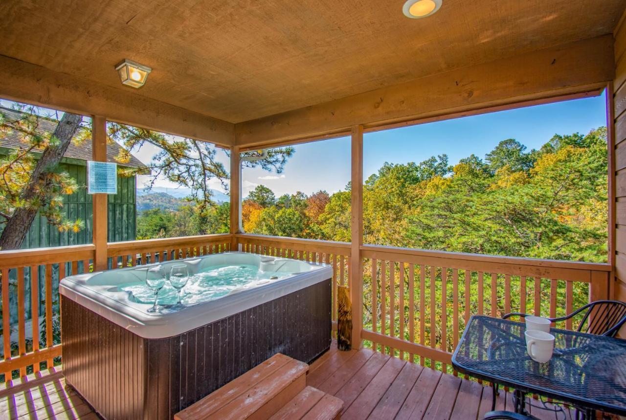 Ladybug Resort Romantic Cabin With Mountain Views, Game Room, Close To Dollywood Sevierville Exterior foto